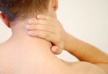 Il trattamento del dolore causato dall'osteocondrosi viene rimosso con il blocco della novocaina