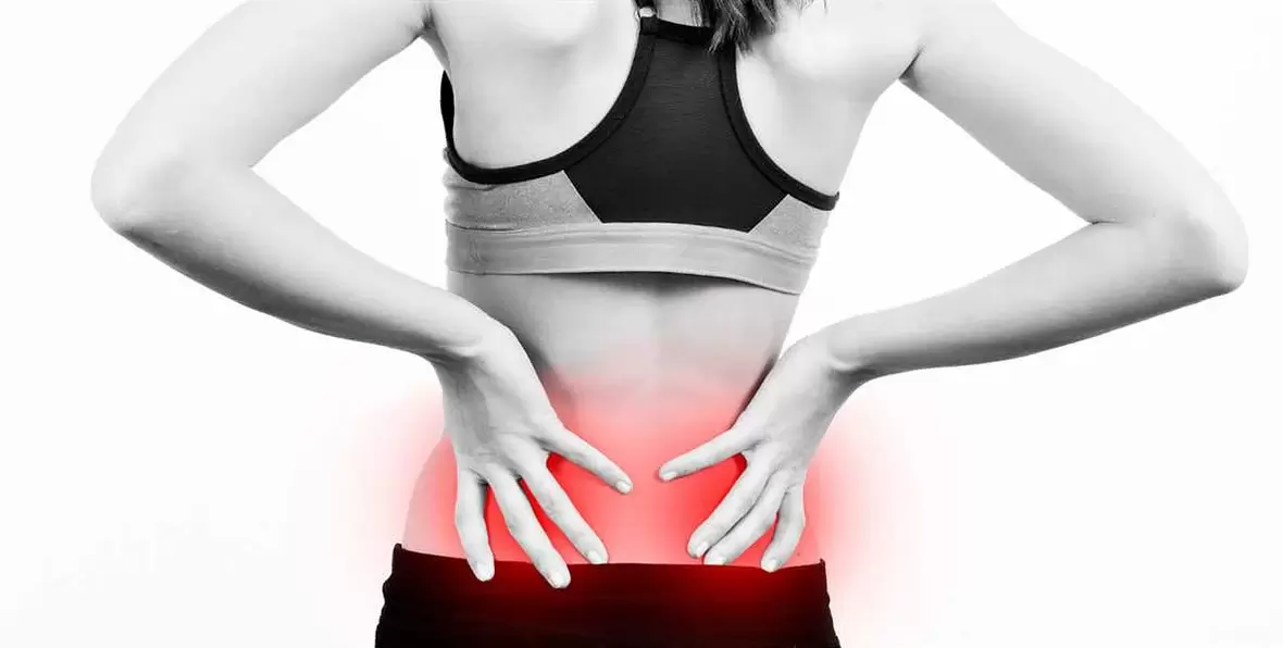 Dolore alla zona lombare, che può essere alleviato con esercizi e postura corretta